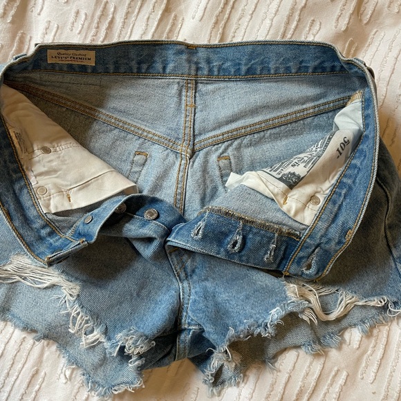 501 Levis Shorts - Picture 2 of 3